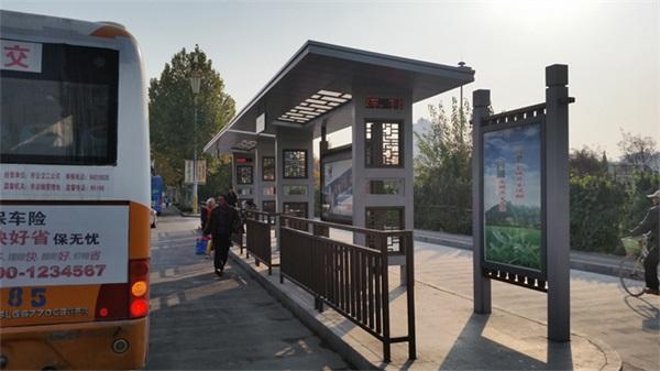 加裝安全護欄的候車(chē)亭