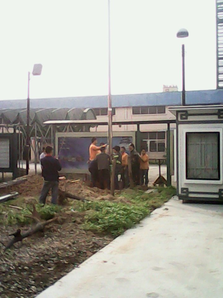 億科廣場(chǎng)筑旗桿 弘揚愛(ài)國精神 億科廣場(chǎng)筑旗桿 弘揚愛(ài)國精神